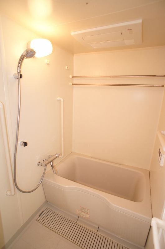 バス・シャワールーム　同物件別部屋写真