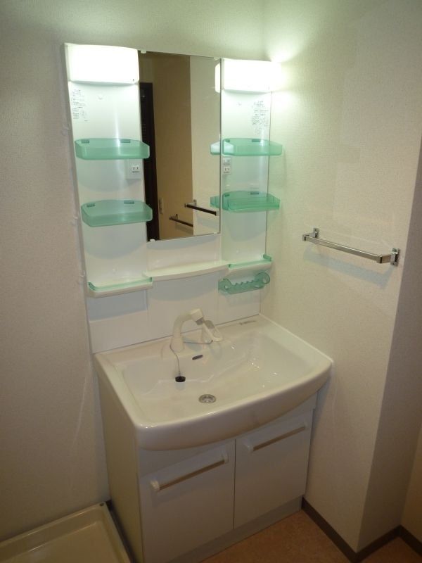 洗面設備　同物件別部屋写真