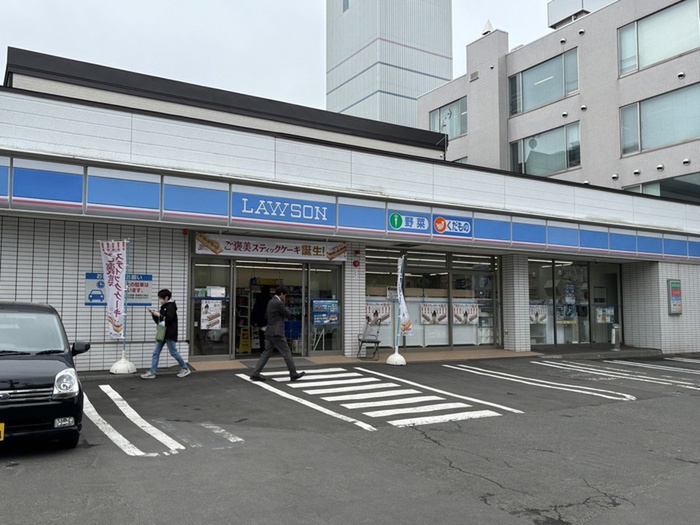 コンビニ　ローソン（コンビニ）まで1310m