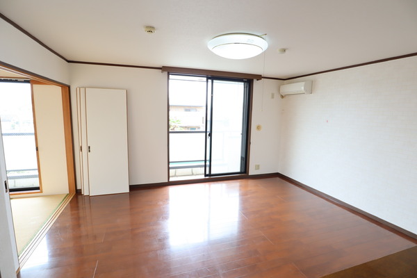 居室・リビング　明るいリビングです！