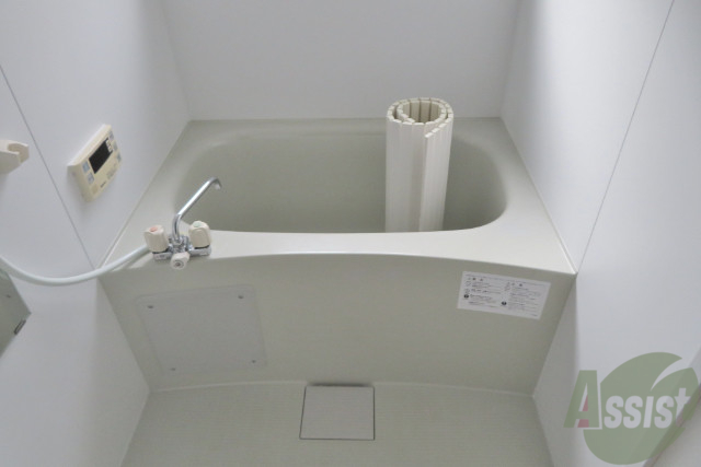 バス・シャワールーム　こちらはバスルームです。一日の疲れをここで癒してください。