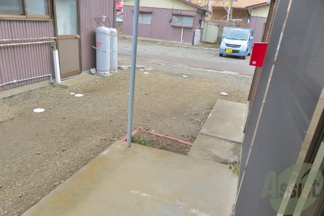 バルコニー　こちらはテラスです。タイヤなども置けますよ。