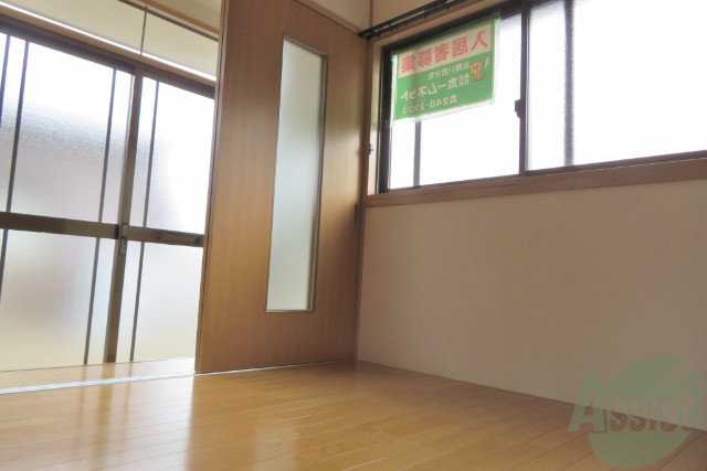 居室・リビング　４．５帖の洋室です。フローリングがとても綺麗です