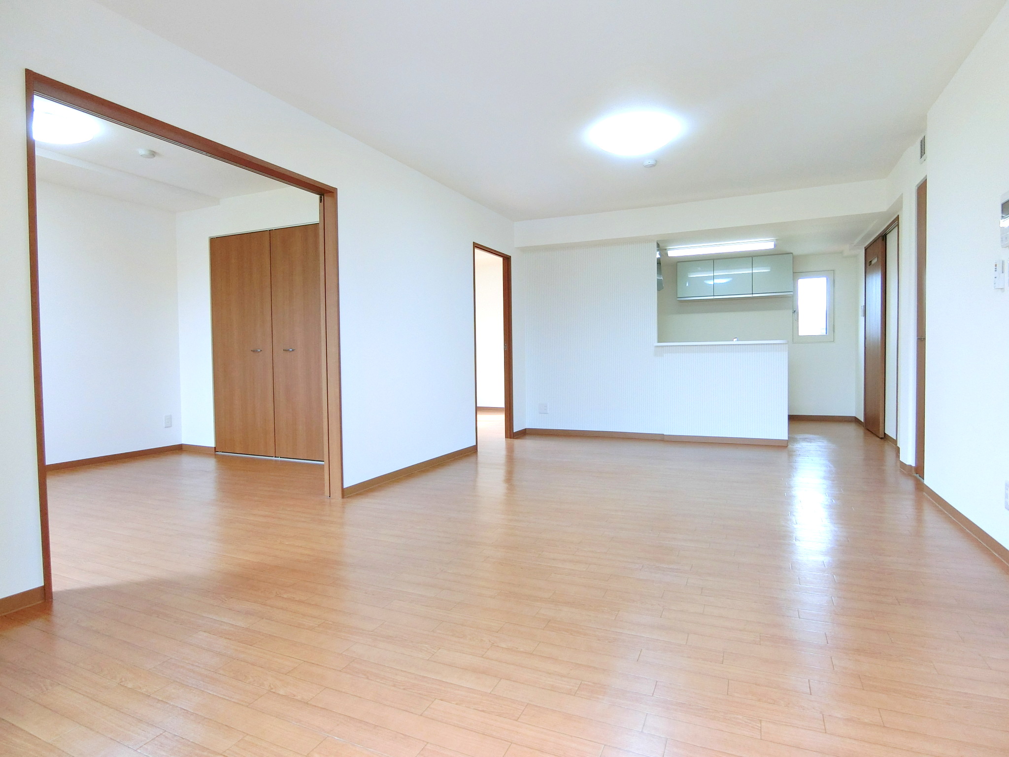 居室・リビング　人気の対面キッチンタイプです☆