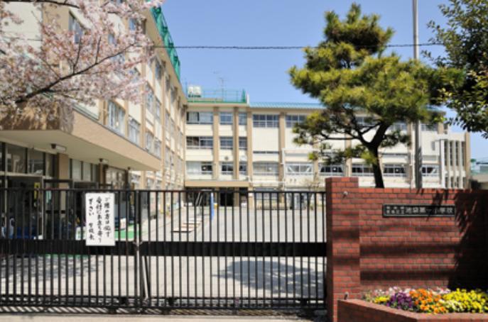 小学校　豊島区立池袋第一小学校（小学校）まで358m