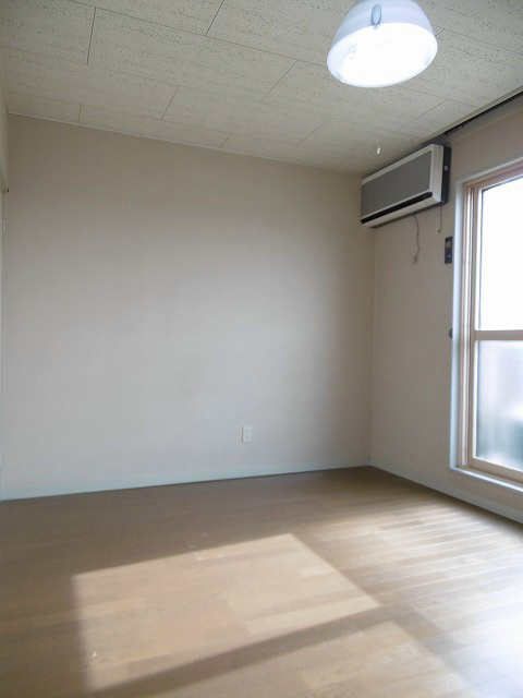 居室・リビング　※写真は　305号室