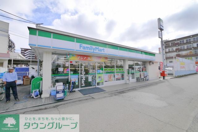 コンビニ　ファミリーマート（コンビニ）まで470m