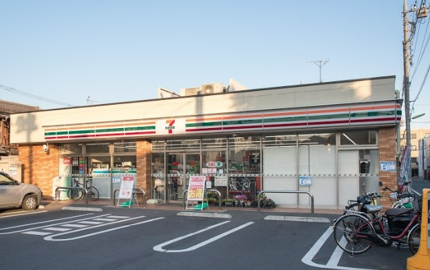 コンビニ　セブンイレブン 世田谷中央病院前店（コンビニ）まで700m