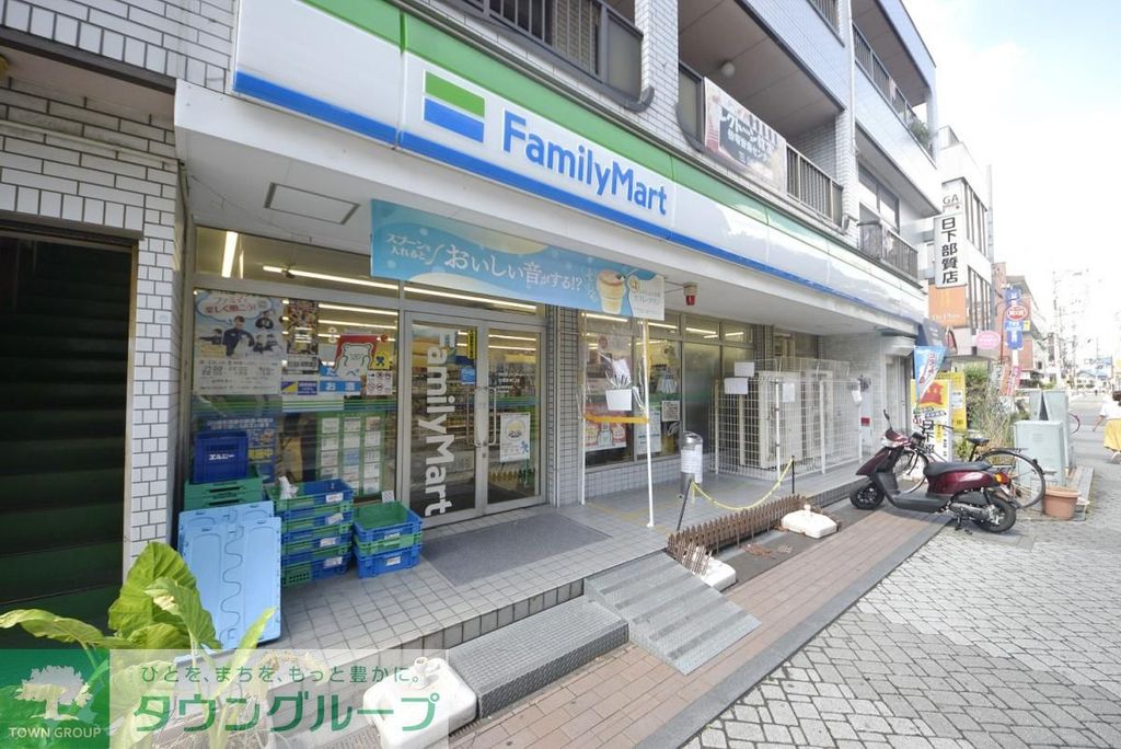 コンビニ　ファミリーマート谷塚駅東口店（コンビニ）まで440m