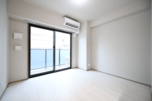 居室・リビング　こちらのリビングで趣味の時間をお楽しみください