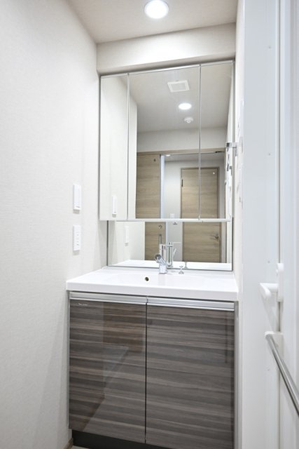 洗面設備　独立洗面台です