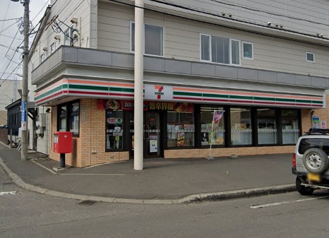 コンビニ　セブンイレブン札幌本郷店（コンビニ）まで73m
