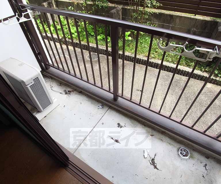 バルコニー　バルコニは東向きです。