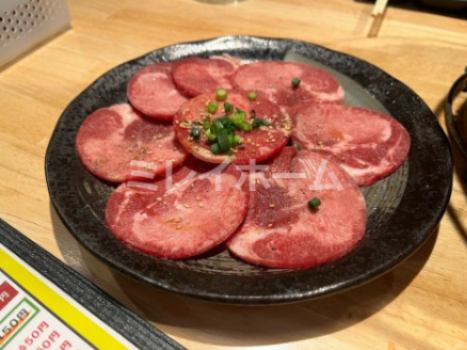 飲食店　ホルモン焼もんもん 大森町店（飲食店）まで99m