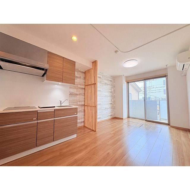 居室・リビング　退去前の為、他号室の写真です