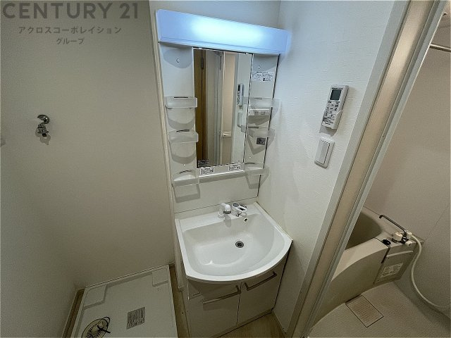 洗面設備　洗面所内に室内洗濯機置き場がついてます！