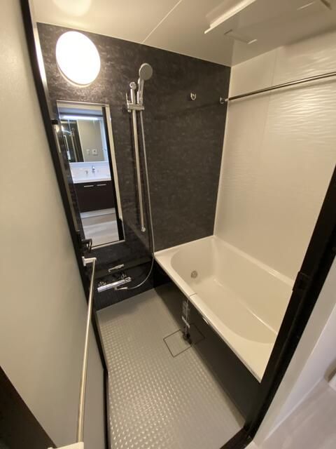 バス・シャワールーム　落ち着いた空間のお風呂です