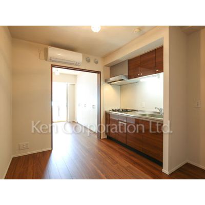 居室・リビング　同タイプ4階のお部屋を撮影。仕様が異なることがあります。