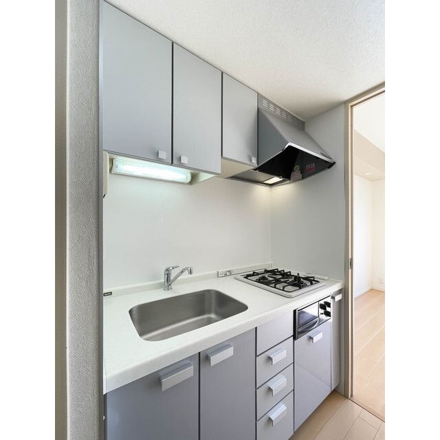 キッチン　※反転した別号室参考写真 　現状優先