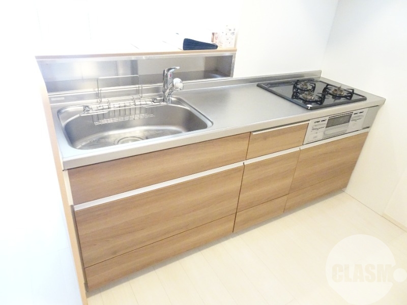 キッチン　効率よくお料理できる３口コンロ付き♪