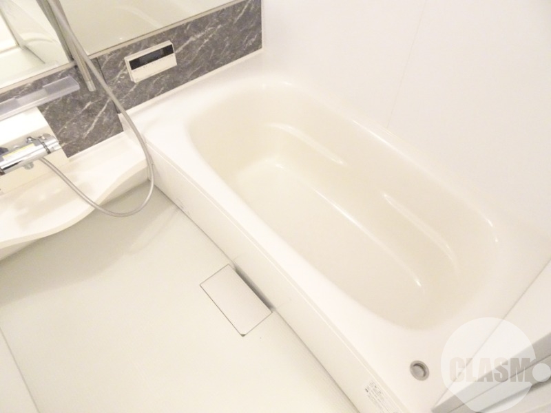 バス・シャワールーム　浴室乾燥機＆追焚機能付き広々バスルーム♪