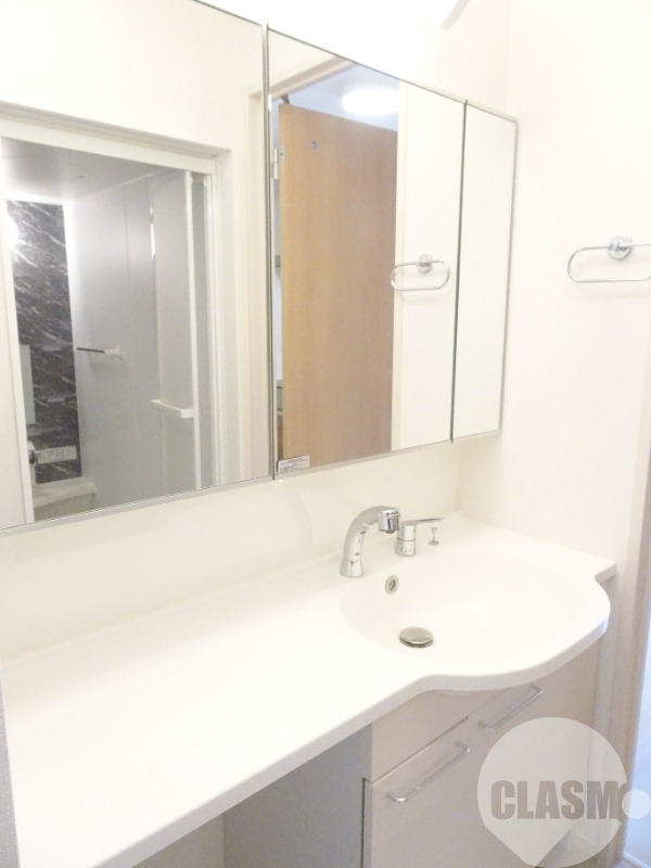 洗面設備　鏡の大きなシャンプードレッサー♪