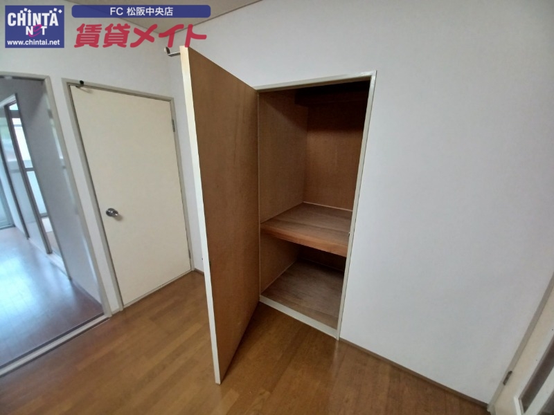 収納　同型参考写真