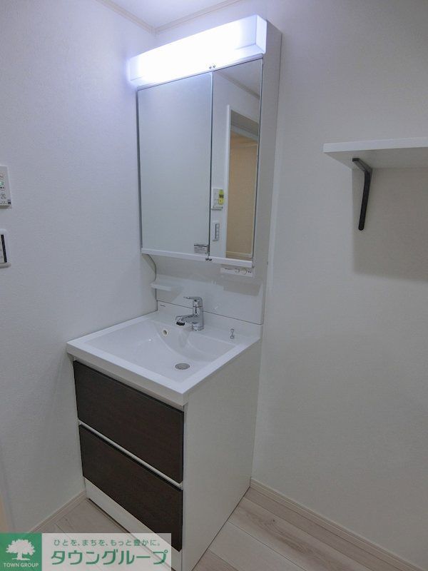 洗面設備　洗面台はシャワーノズルが伸縮！身支度が快適です♪