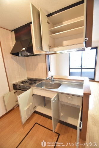 キッチン　同タイプの異なる部屋のお写真です。現況優先でお願いします。