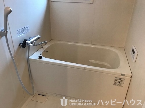 バス・シャワールーム　同タイプの異なる部屋のお写真です。現況優先でお願いします。