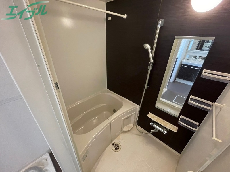 バス・シャワールーム　同型反転参考写真