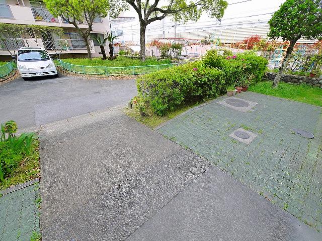 エントランス　ゆとりのあるエントランスです