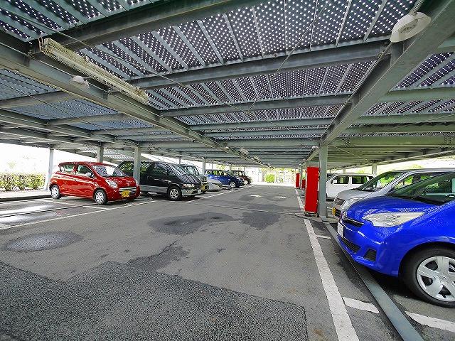 駐車場　駐車場があるので、車を買う予定の方も安心です