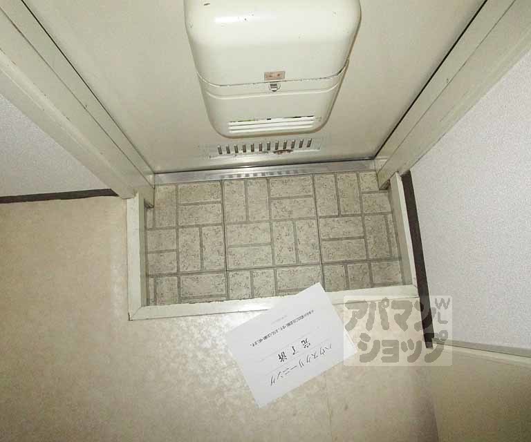 玄関　１０７号室の写真です。