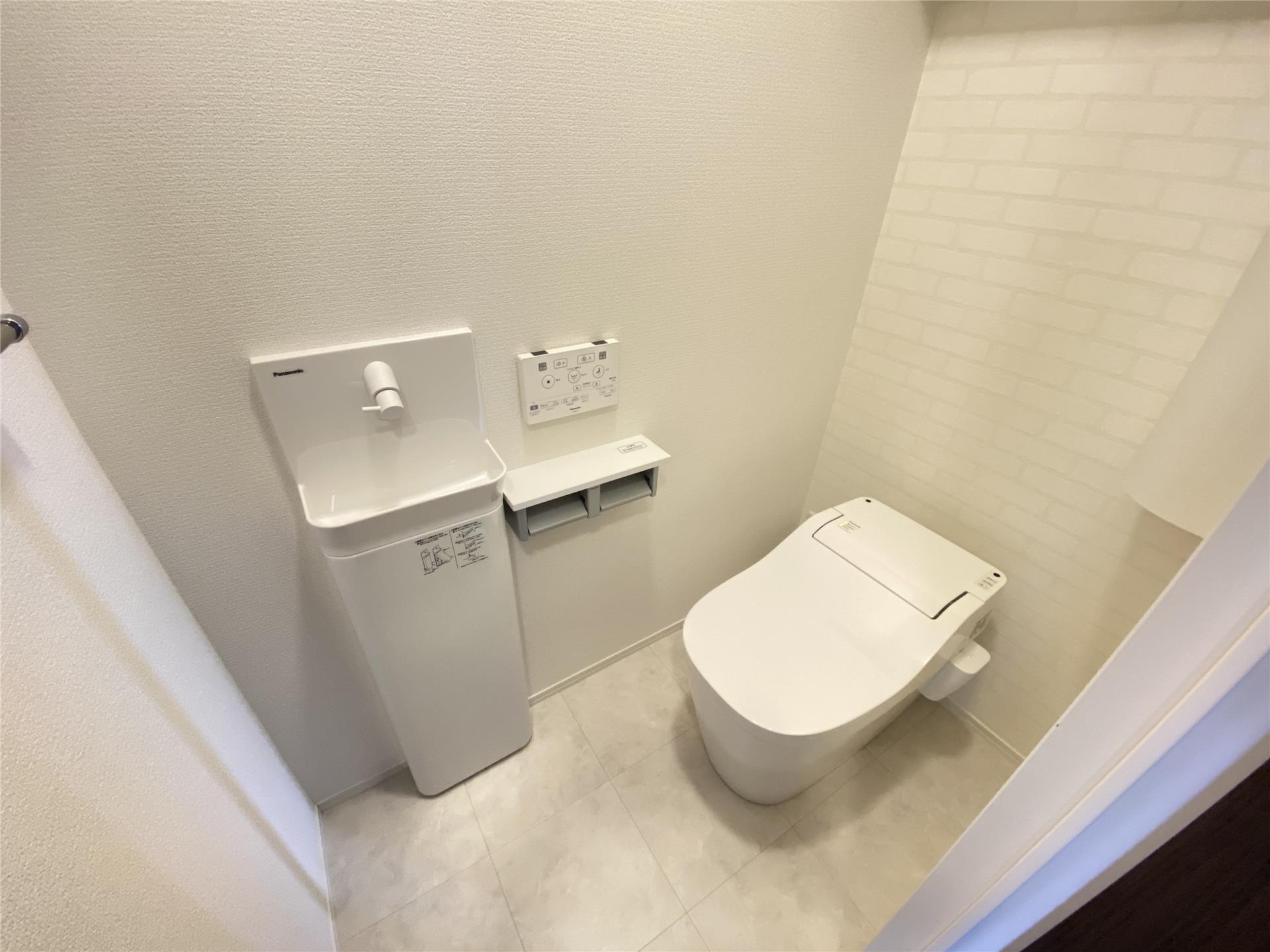 トイレ　温水洗浄暖房便座付トイレ