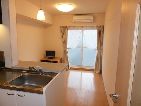 居室・リビング　入り口側から撮影。