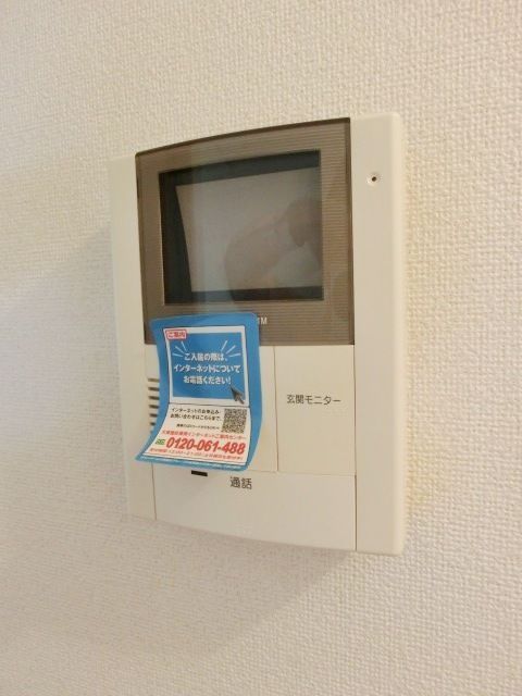 セキュリティ　テレビモニター付きのインターホン。