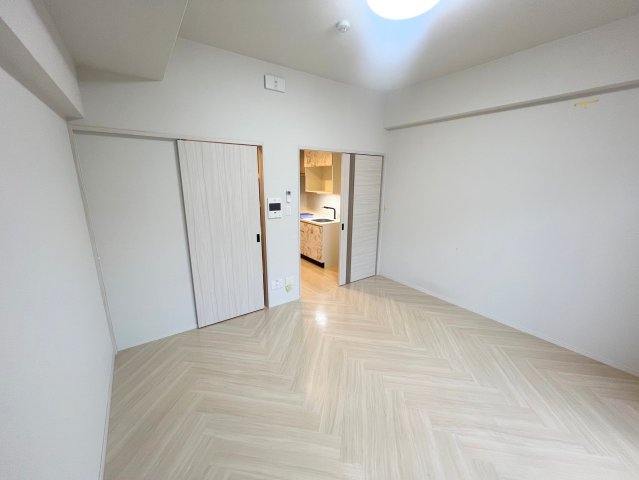 居室・リビング　家具配置がしやすいですね。