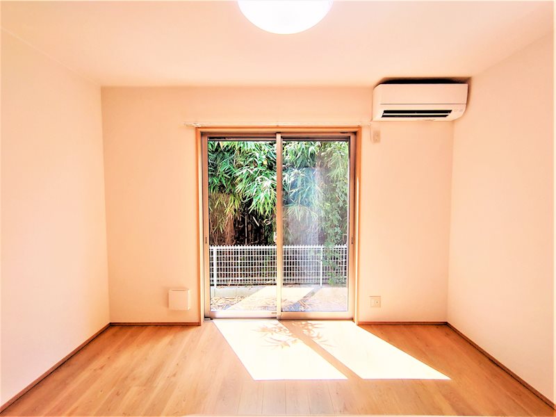 居室・リビング　陽当りの良い空間でご自分の時間を楽しめます。