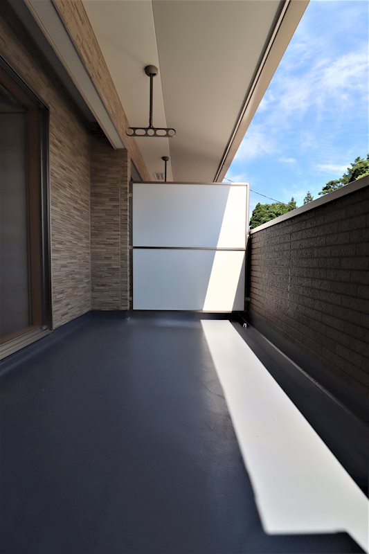 バルコニー　日当たり良好。広々バルコニー。