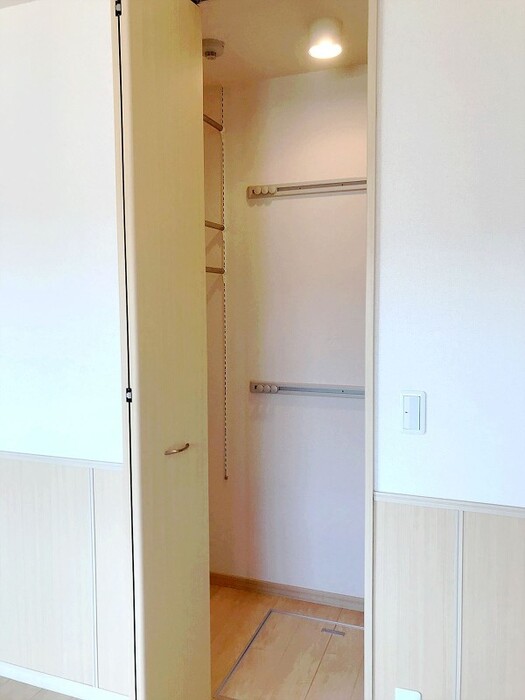 収納　ワンステップクローゼット