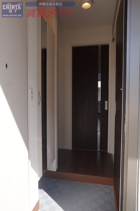 玄関　同タイプの部屋写真です