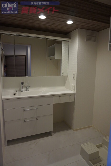 洗面設備　同タイプの部屋写真です