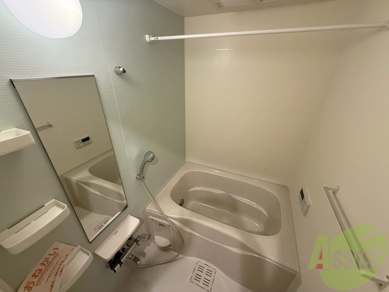 バス・シャワールーム　綺麗な浴室です。１日の疲れを癒すのに最適ですね。