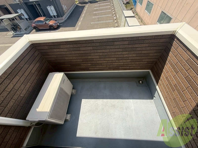 バルコニー　広いバルコニーです。洗濯物が干しやすいですね。