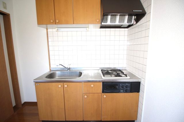 キッチン　コンパクトなキッチンで掃除もラクラク