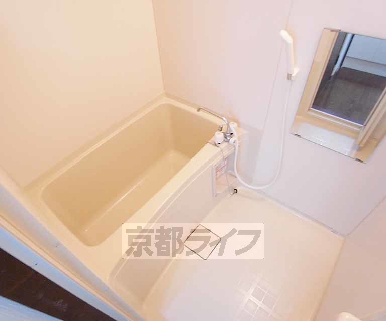 バス・シャワールーム　清潔感のある浴室です。