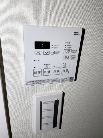 その他設備　天気の悪い日も安心の浴室乾燥機付きです♪