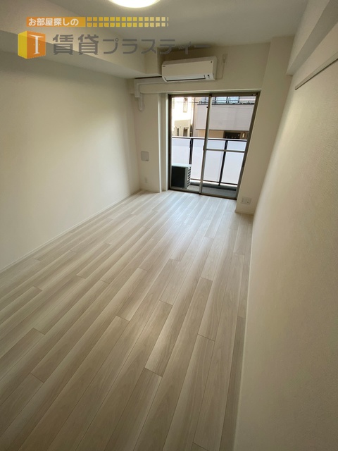 居室・リビング　白色基調の清潔感のあるお部屋