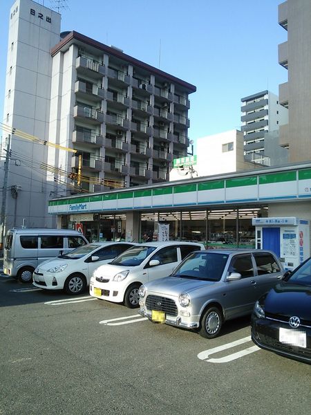 コンビニ　ファミリーマート博多駅南2丁目店（コンビニ）まで80m